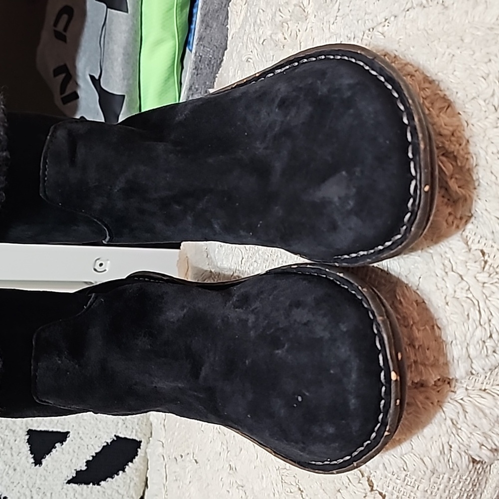 UGG Womens Black Suede Boots - Picture 4 of 7